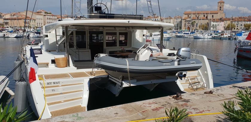 Ajaccio Catamaran Cabine 5  10  slaapplaatsen 10  gasten 15.84 m Lijstnummer: #26059 4
