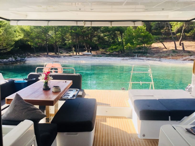 Ajaccio Catamaran Cabine 5  10  slaapplaatsen 10  gasten 15.84 m Lijstnummer: #26059 2