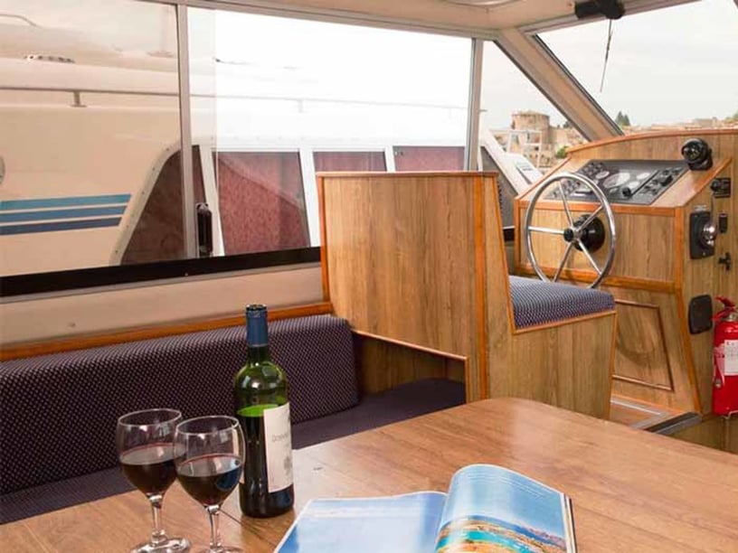 Portumna Motorboat 2 cabin 6 berths 6 guests 9.8 m Listing Number: #26074 2
