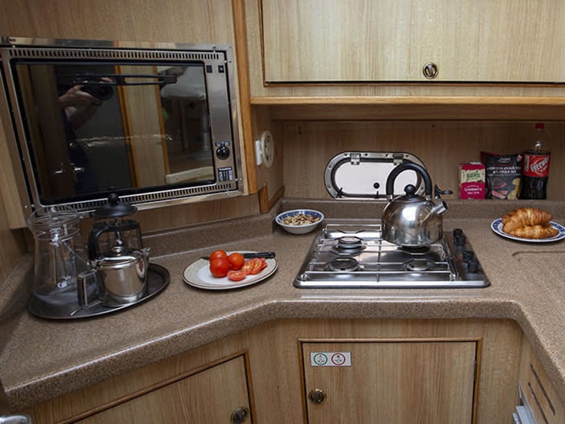 Wellingford Motorboat 2 cabin 4 berths 4 guests 10.33 m Listing Number: #26075 5