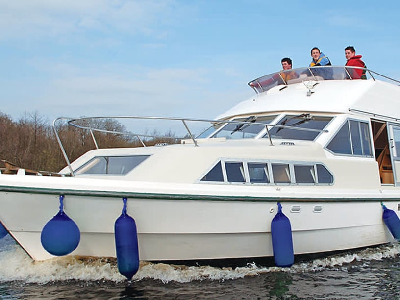 Carrick on Shannon Motorboat 3 cabin 8 berths 8 guests 12.8 m Listing Number: #26095