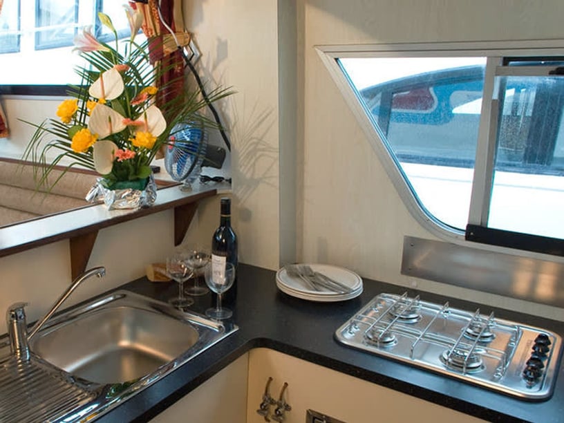 Decize Bateau à moteur Cabine 3  Couchettes 6  Invités 6  12.75 m Numéro de l'annonce: #26118 5