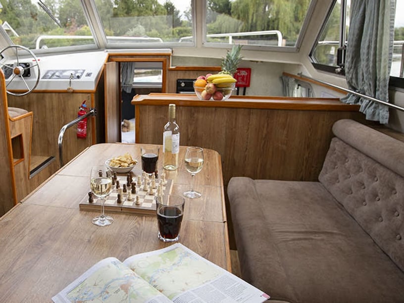 Jabel Motorboot 3 Kabine 6 Liegeplätze 6 Gäste 11.9 m Nummer des Inserats: #26133 3