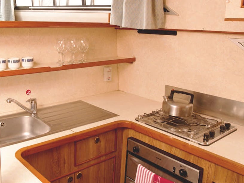 Rheinsberg Motorboat 2 cabin 6 berths 6 guests 9 m Listing Number: #26178 3