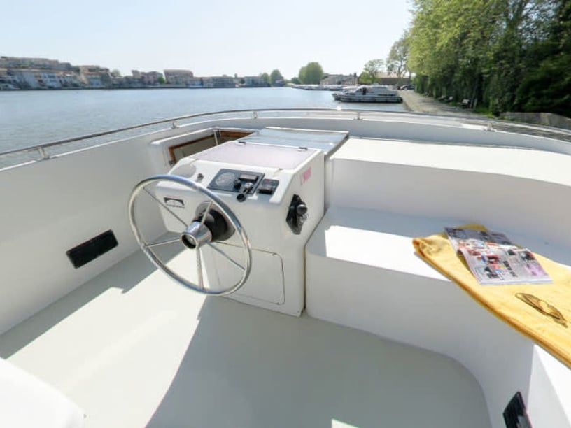 Castelnaudary  Motorboat 3 cabin 6 berths 6 guests 12.8 m Listing Number: #26180 4