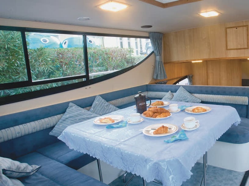 Hesse Bateau à moteur Cabine 4  Couchettes 10  Invités 10  14.5 m Numéro de l'annonce: #26246 2