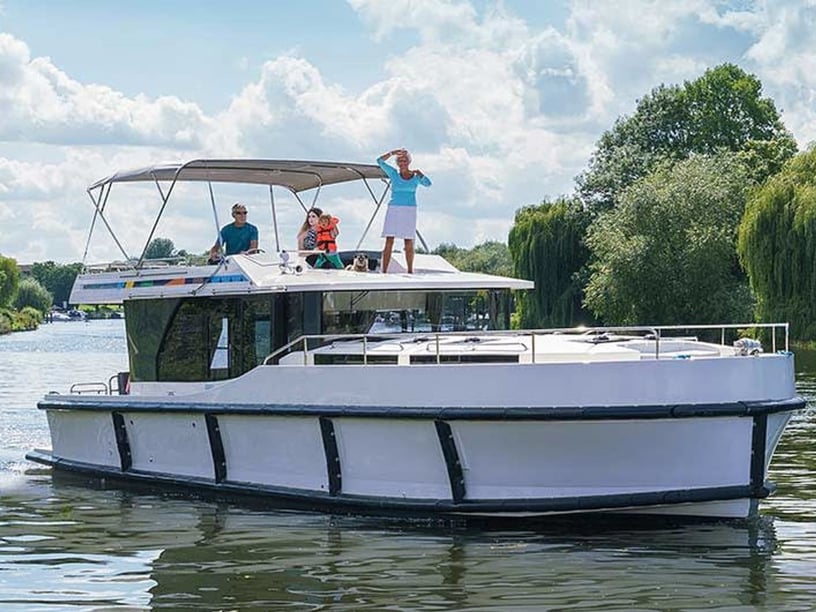 Smiths Falls Motorboat 4 cabin 9 berths 9 guests 13 m Listing Number: #26251