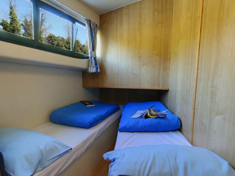 Spean Bridge Motorboat 3 cabin 6 berths 6 guests 13.1 m Listing Number: #26252 3