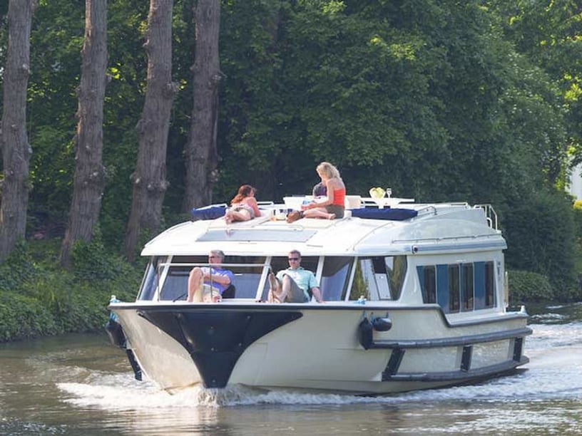 Portiragnes Bateau à moteur Cabine 3  Couchettes 10  Invités 9  14.97 m Numéro de l'annonce: #26255