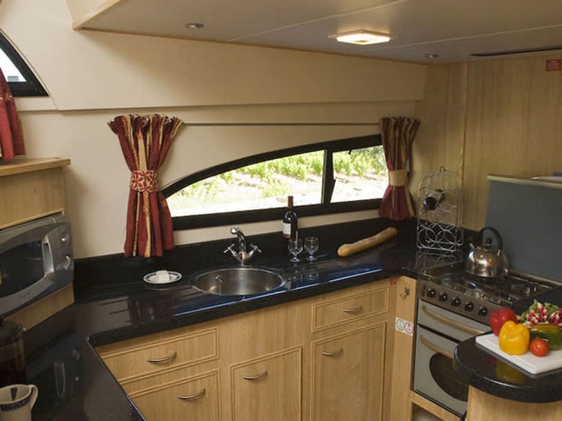 Le Mas d´Agenais Motorboat 2 cabin 6 berths 6 guests 13.25 m Listing Number: #26259 5