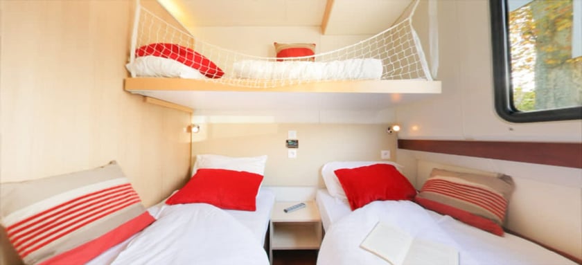 Homps Motorboot Cabine 3  10  slaapplaatsen 9  gasten 14.97 m Lijstnummer: #26285 3