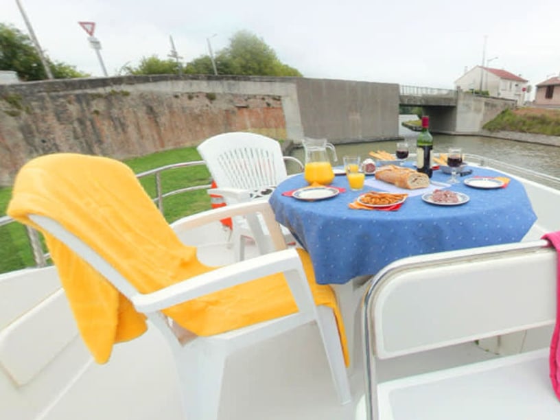 Staines Motorboot Cabine 2  6  slaapplaatsen 6  gasten 11.45 m Lijstnummer: #26291 4