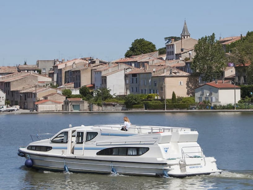 Branges Bateau à moteur Cabine 4  Couchettes 10  Invités 10  14.5 m Numéro de l'annonce: #26296