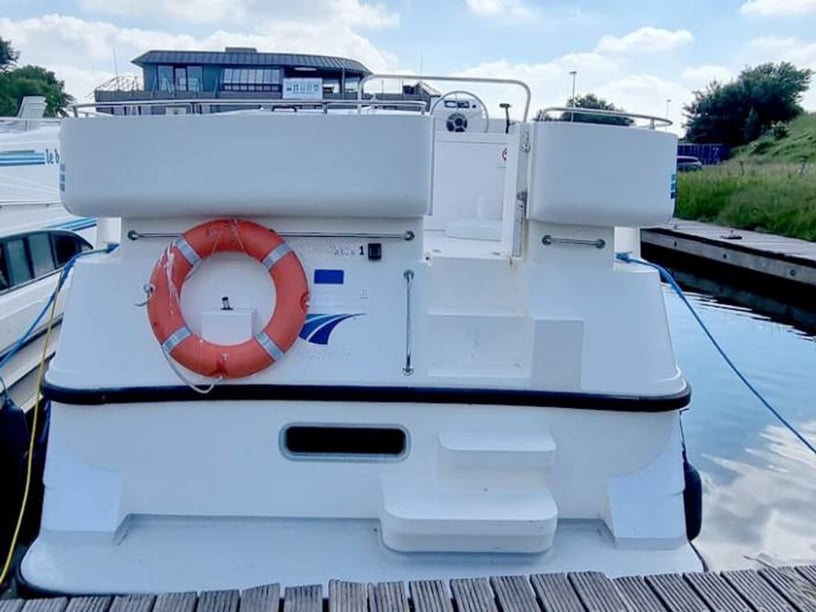 Vinkeveen Motorboat 2 cabin 6 berths 6 guests 10.2 m Listing Number: #26319 3