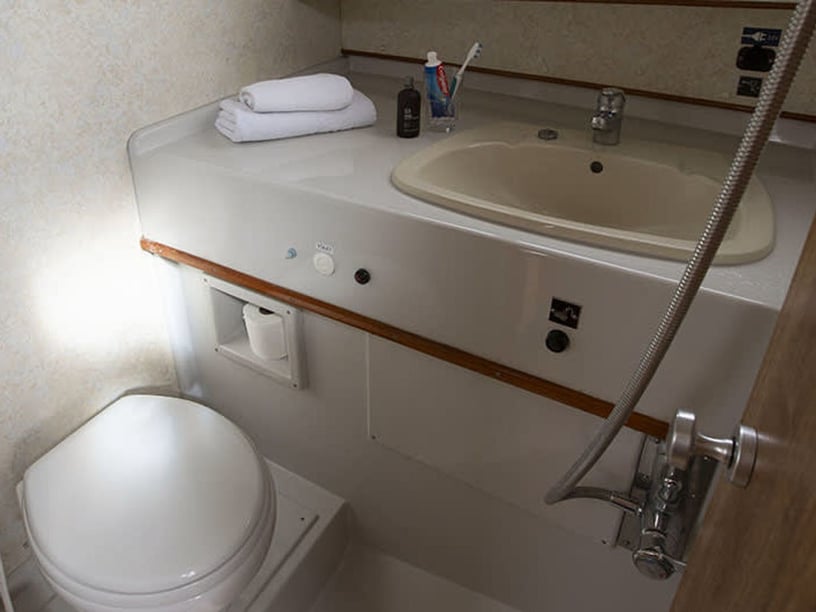 Portumna Motorboat 3 cabin 6 berths 6 guests 11.9 m Listing Number: #26350 5