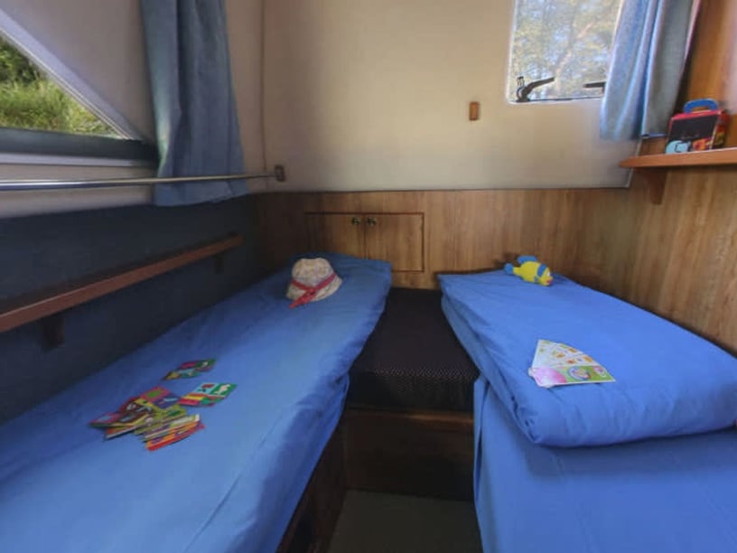 Saint-Jean-de-Losne Motorboat 5 cabin 12 berths 12 guests 14.63 m Listing Number: #26383 3