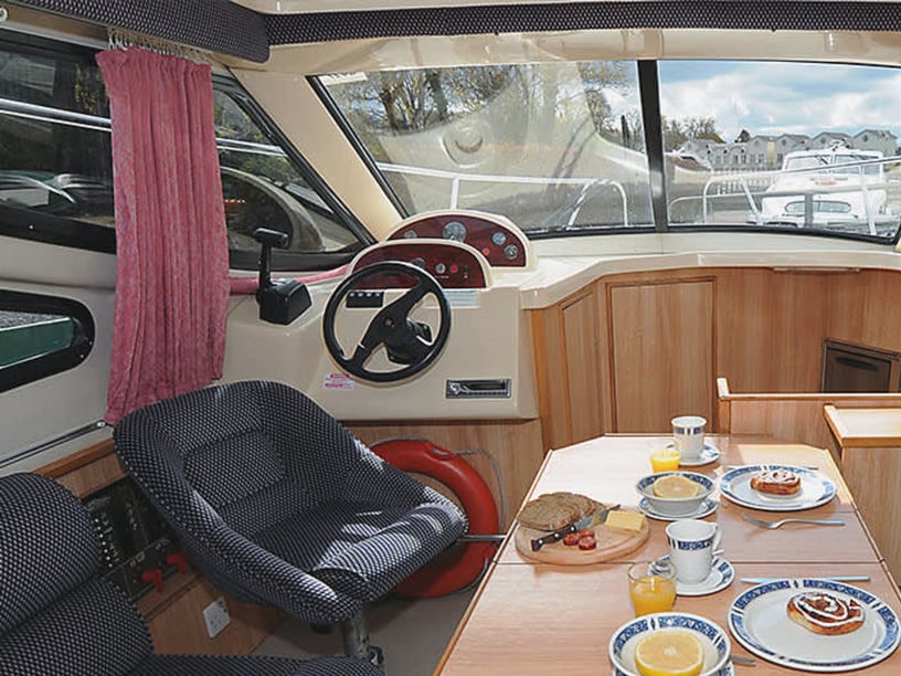 Rheinsberg Motorboat 2 cabin 4 berths 4 guests 10.33 m Listing Number: #26416 3