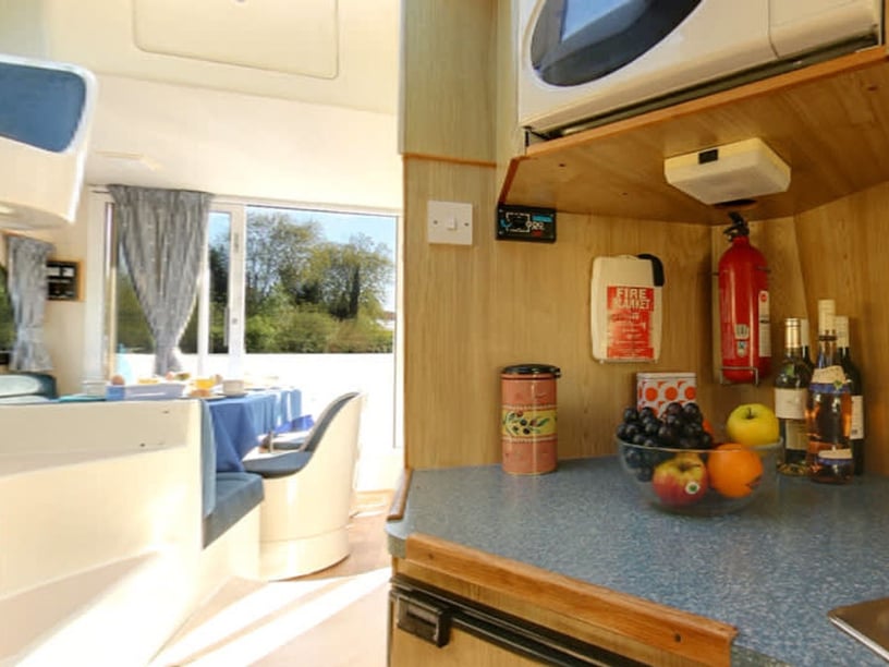 Portumna Motorboat 2 cabin 6 berths 6 guests 12 m Listing Number: #26417 4