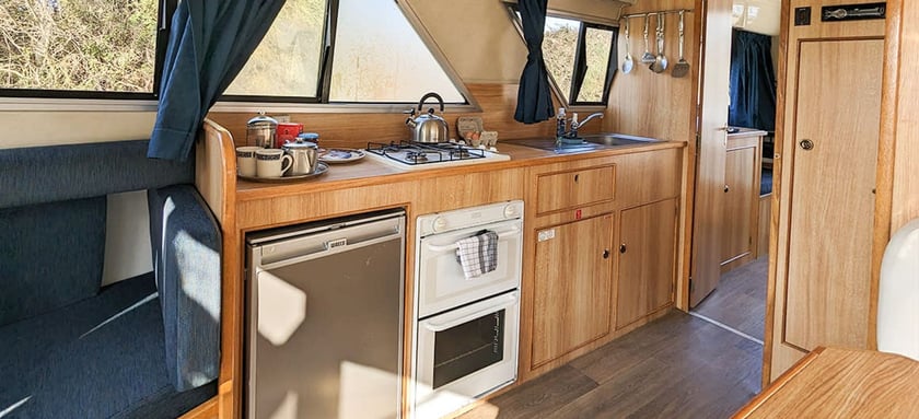 Vinkeveen Motorboat 1 cabin 4 berths 4 guests 8.8 m Listing Number: #26418 3