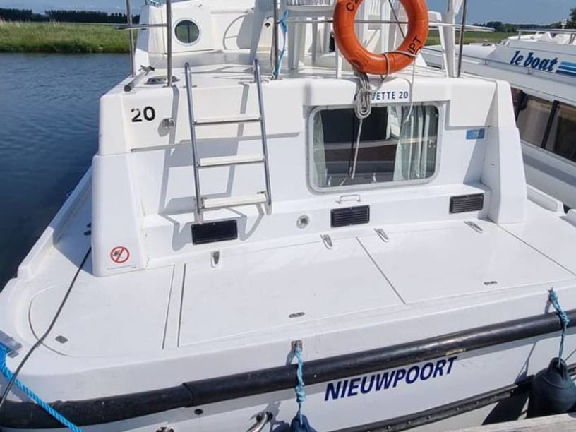 Saint-Jean-de-Losne Motorboat 2 cabin 4 berths 4 guests 11.35 m Listing Number: #26435 3