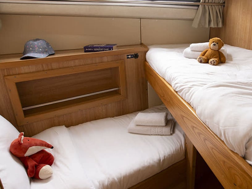 Saint-Jean-de-Losne Motorboat 4 cabin 10 berths 10 guests 12.8 m Listing Number: #26442 4