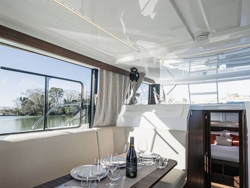 Portiragnes Bateau à moteur Cabine 2  Couchettes 5  Invités 5  11.23 m Numéro de l'annonce: #26456 5