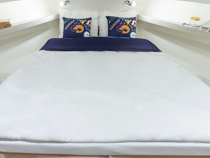 Homps Motorboat 2 cabin 5 berths 5 guests 11.5 m Listing Number: #26463 3