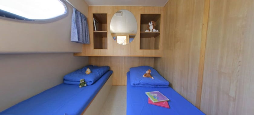 Trèbes Bateau à moteur Cabine 3  Couchettes 8  Invités 8  13.25 m Numéro de l'annonce: #26465 5