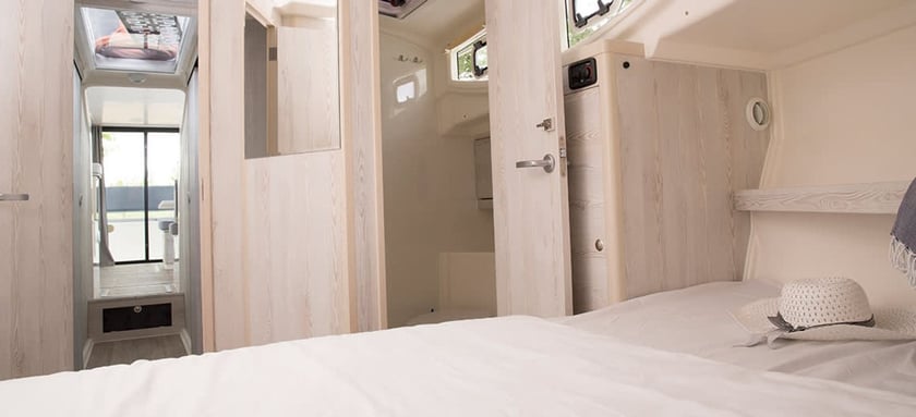 Hesse Motorboat 3 cabin 7 berths 7 guests 13 m Listing Number: #26468 5