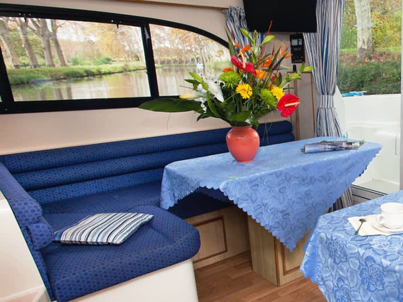 Saint-Jean-de-Losne Motorboot Cabine 3  6  slaapplaatsen 6  gasten 13.1 m Lijstnummer: #26482 2