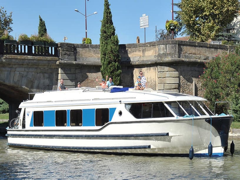 Hesse Motorboat 4 cabin 9 berths 9 guests 14.97 m Listing Number: #26498