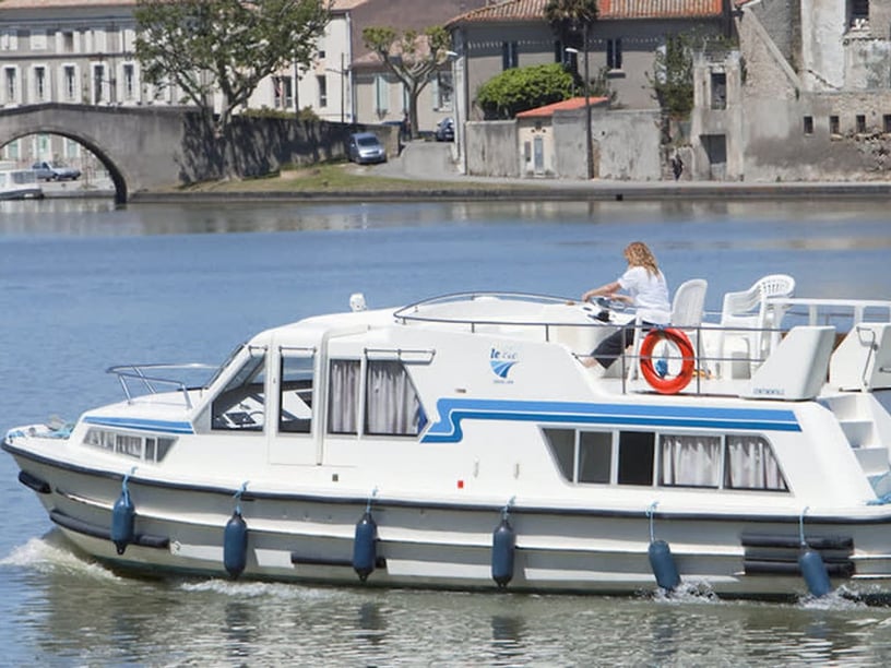 Branges Bateau à moteur Cabine 3  Couchettes 6  Invités 6  12.75 m Numéro de l'annonce: #26518