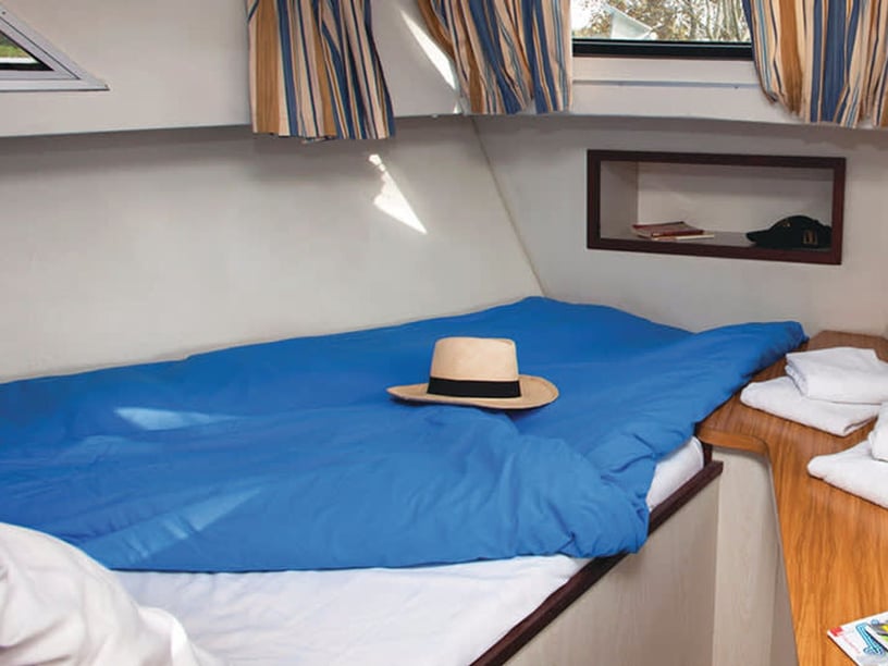 Homps Motorboat 2 cabin 4 berths 4 guests 11.35 m Listing Number: #26530 2