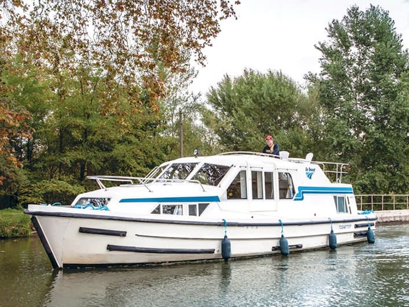 Homps Motorboat 2 cabin 4 berths 4 guests 11.35 m Listing Number: #26530