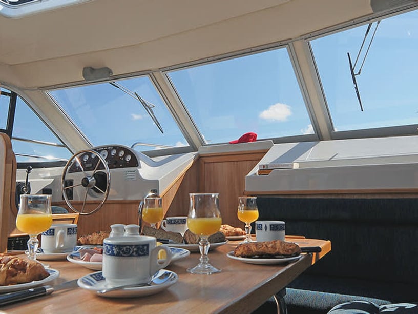 Rheinsberg Motorboat 2 cabin 6 berths 6 guests 9 m Listing Number: #26548 2