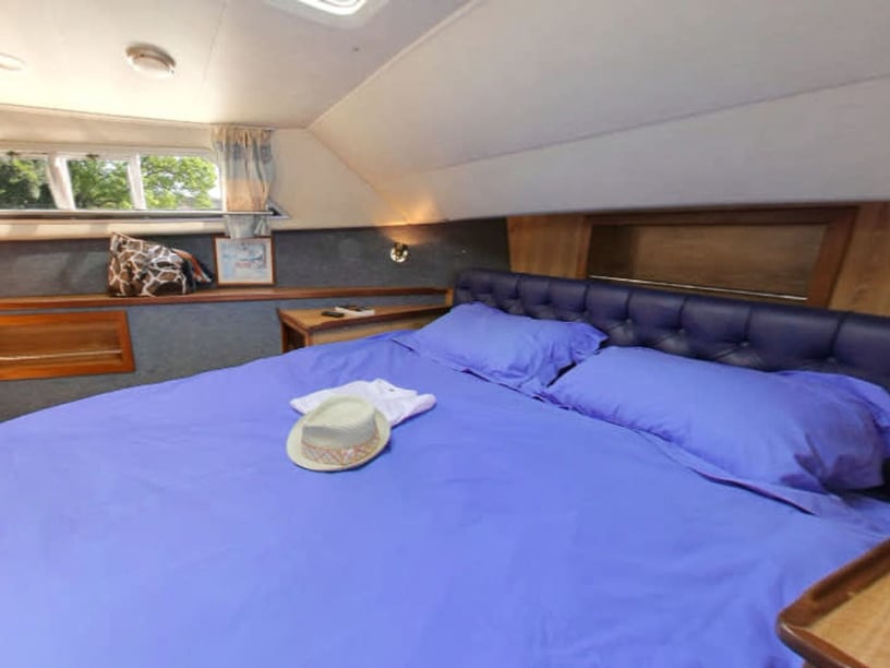 Saint-Didier Motorboat 3 cabin 6 berths 6 guests 12.8 m Listing Number: #26553 2