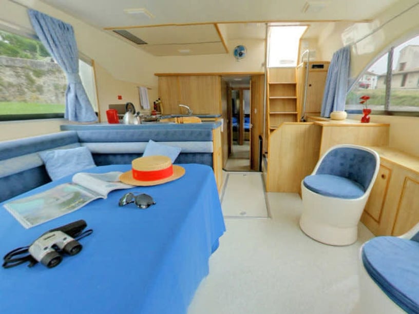 Saint-Jean-de-Losne Motorboat 4 cabin 10 berths 10 guests 14.25 m Listing Number: #26554 2