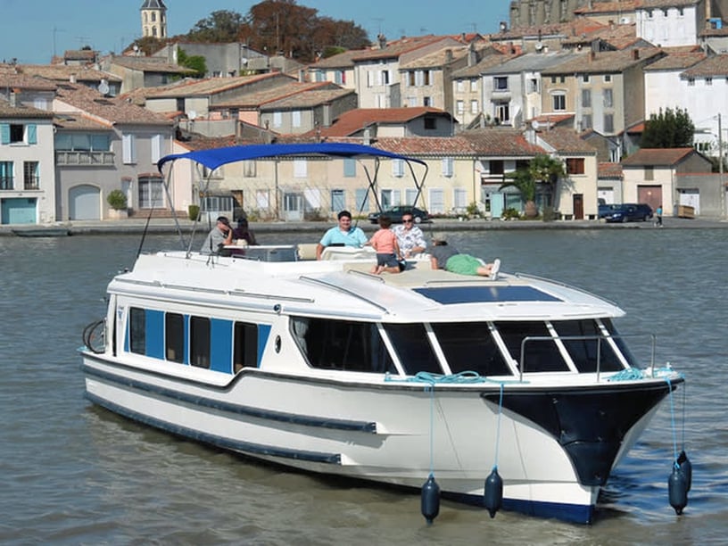 Castelnaudary  Bateau à moteur Cabine 3  Couchettes 7  Invités 7  14.97 m Numéro de l'annonce: #26560