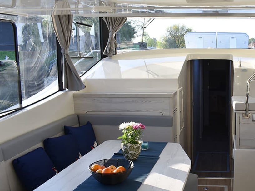 Homps Motorboat 5 cabin 12 berths 12 guests 14.99 m Listing Number: #26581 2