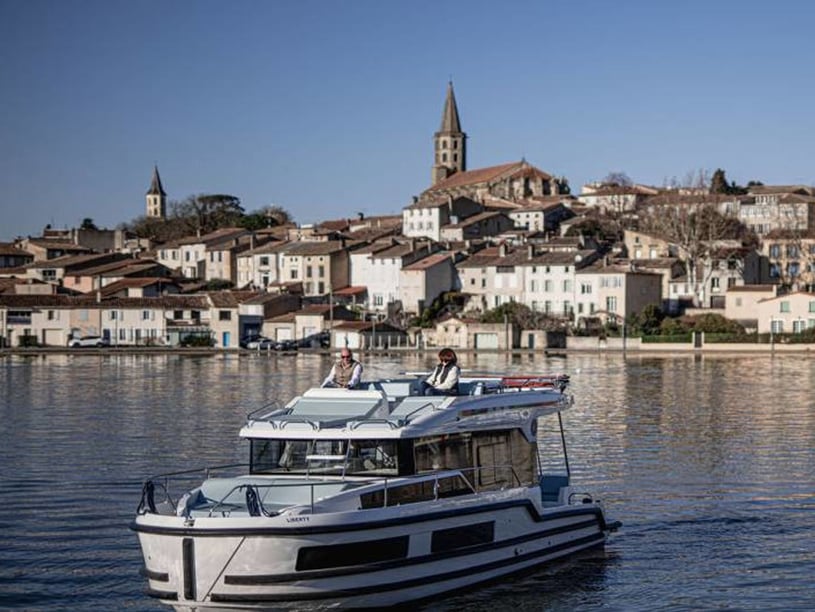 Castelnaudary  Motorboot 2 Kabine 5 Liegeplätze 5 Gäste 11.23 m Nummer des Inserats: #26600 3