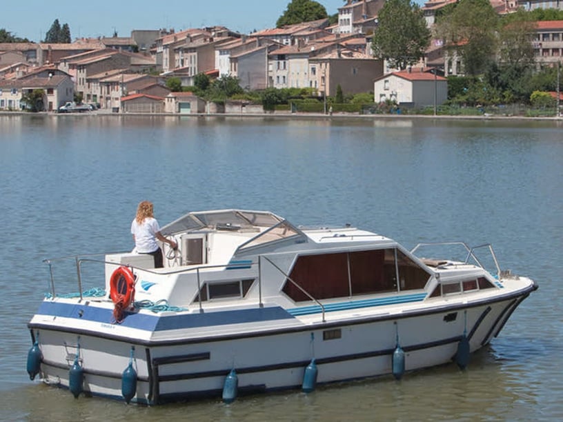 Carrick on Shannon Motorboat 2 cabin 6 berths 6 guests 9.8 m Listing Number: #26612
