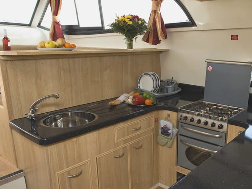 Staines Motorboat 3 cabin 8 berths 8 guests 13.25 m Listing Number: #26643 5