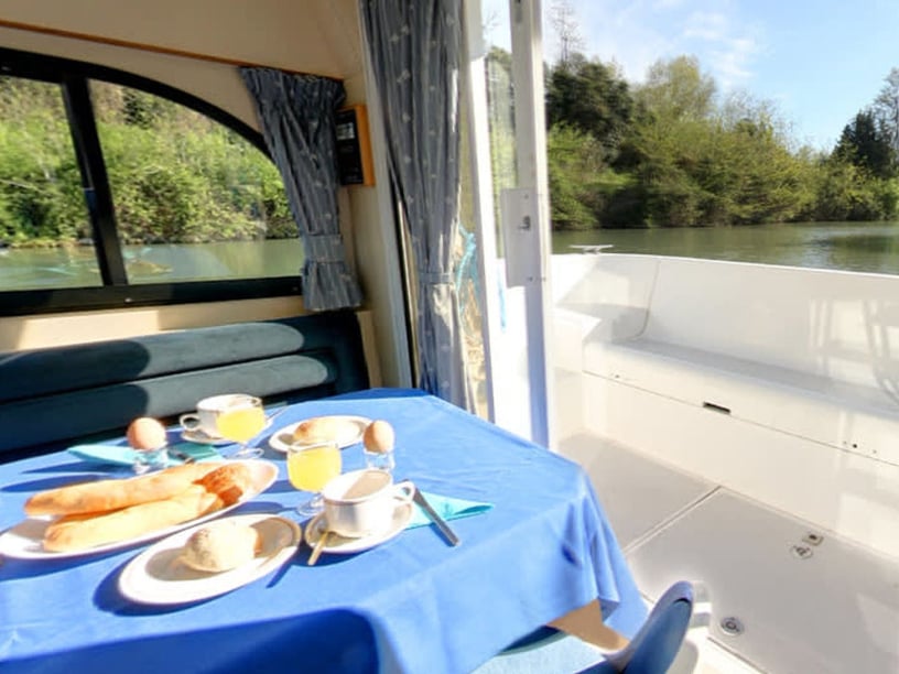 Portiragnes Bateau à moteur Cabine 2  Couchettes 6  Invités 6  12 m Numéro de l'annonce: #26647 3