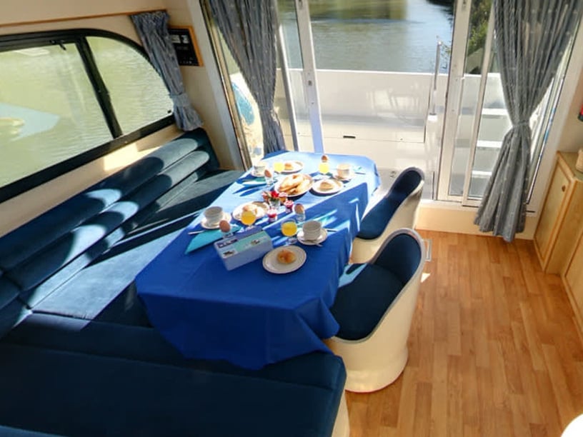 Portiragnes Bateau à moteur Cabine 2  Couchettes 6  Invités 6  12 m Numéro de l'annonce: #26647 2