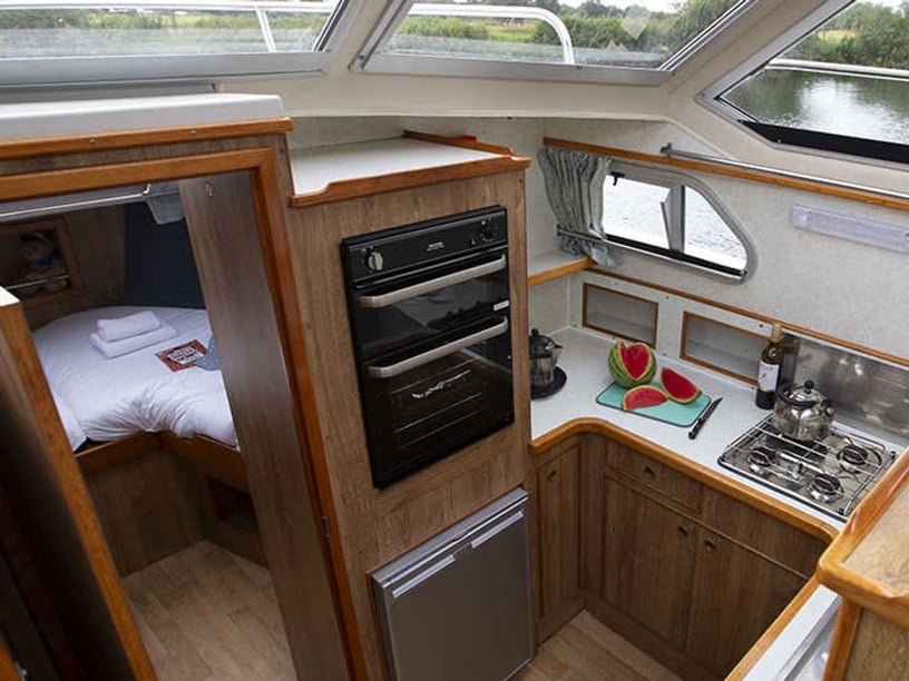 Saint-Jean-de-Losne Motorboat 3 cabin 6 berths 6 guests 11.9 m Listing Number: #26654 3