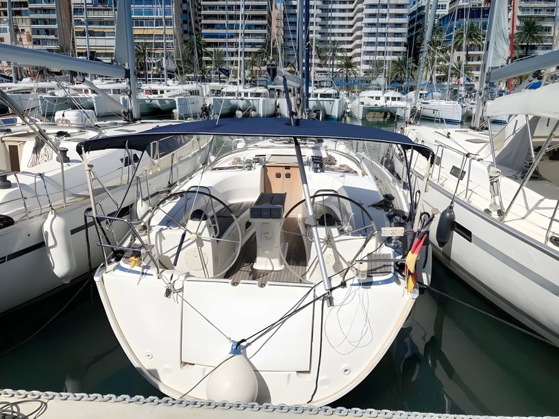 Palma de Mallorca Sailboat 3 cabin 6 berths 6 guests 12.35 m Listing Number: #267