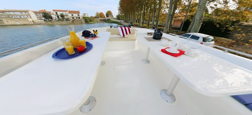 Carrick über Shannon Motorboot 3 Kabine 10 Liegeplätze 9 Gäste 14.97 m Nummer des Inserats: #26703 4