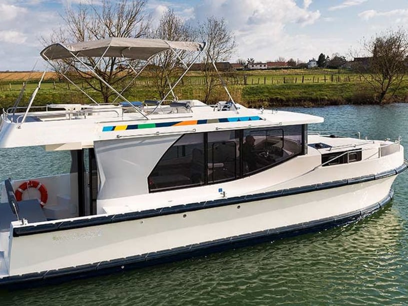 Homps Bateau à moteur Cabine 2  Couchettes 5  Invités 5  11.5 m Numéro de l'annonce: #26714