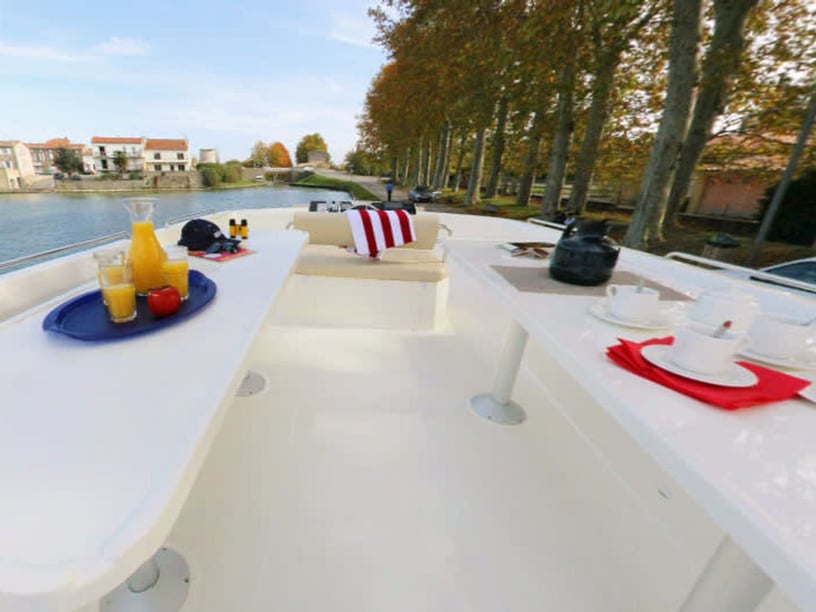Homps Motorboot Cabine 4  9  slaapplaatsen 9  gasten 14.97 m Lijstnummer: #26735 4