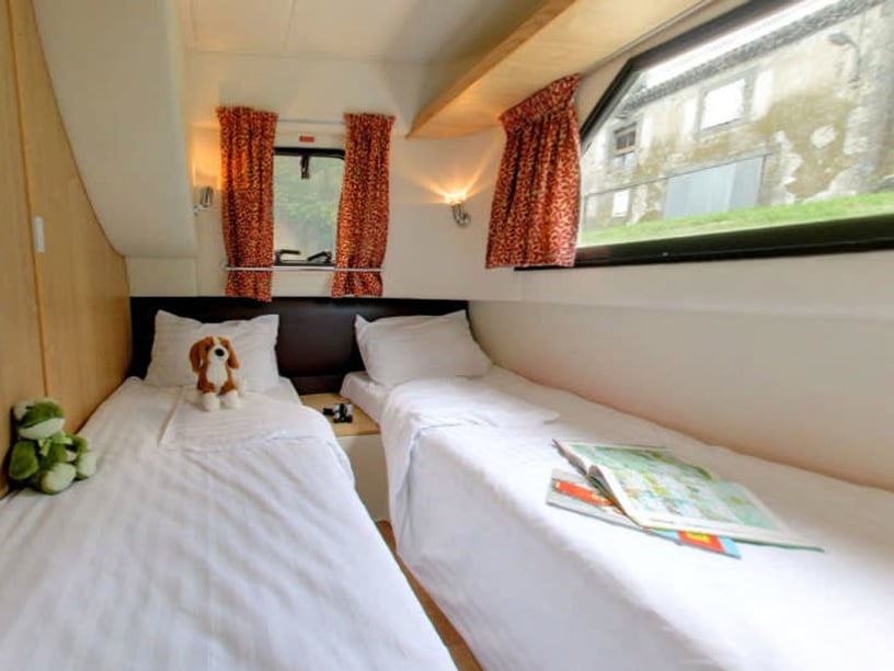 Le Mas d´Agenais Motorboat 3 cabin 8 berths 8 guests 13.25 m Listing Number: #26744 5